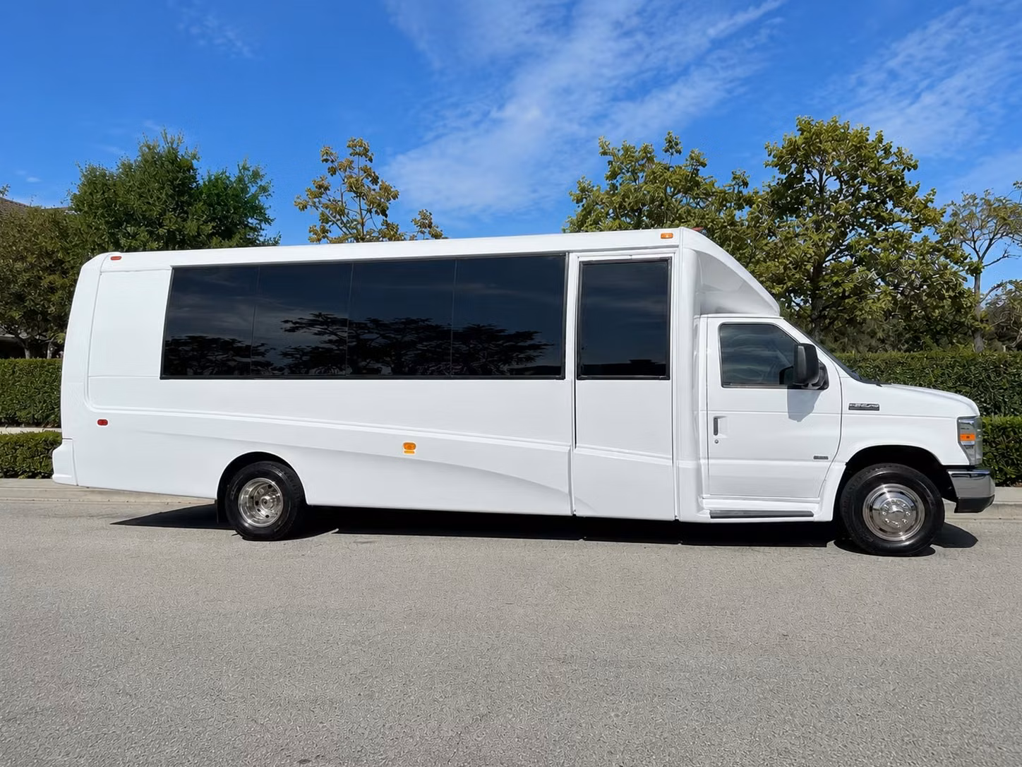 minibus rentals for smaller concert groups heading out from clovis